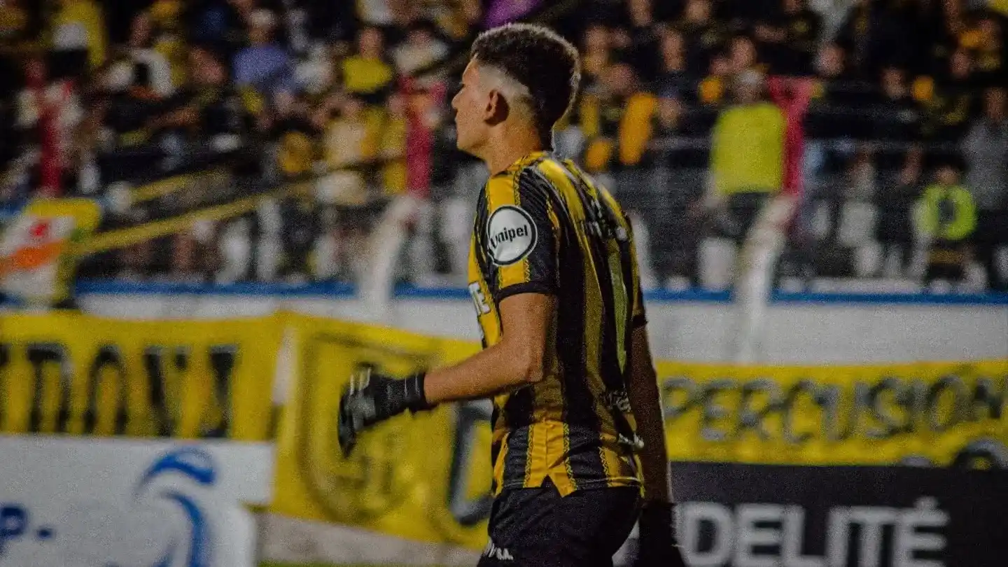 FOTO CLUB SANTAMARINA Moris, arquero de Santamarina.