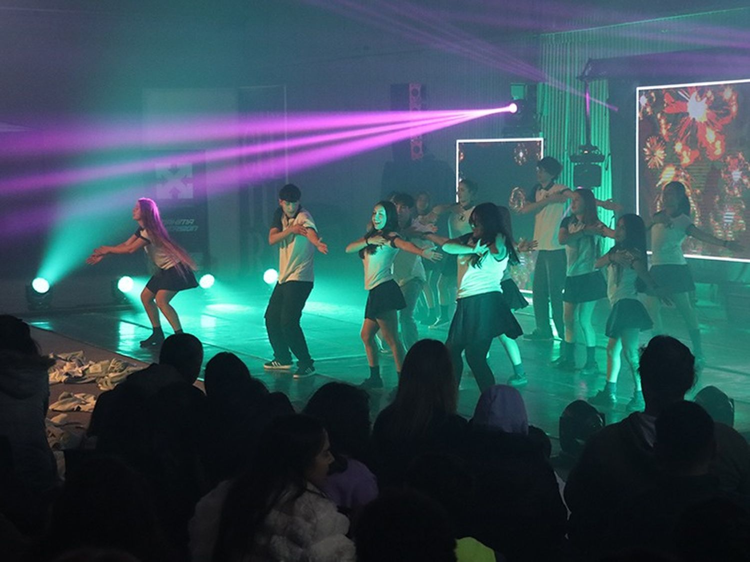 Coreografías, creatividad y premios marcaron la segunda edición de Guale Egresa
