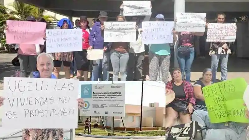 Ugelli reiteró que el acceso a las viviendas del IPV es
por “sorteo público y transparente, sin excepciones”