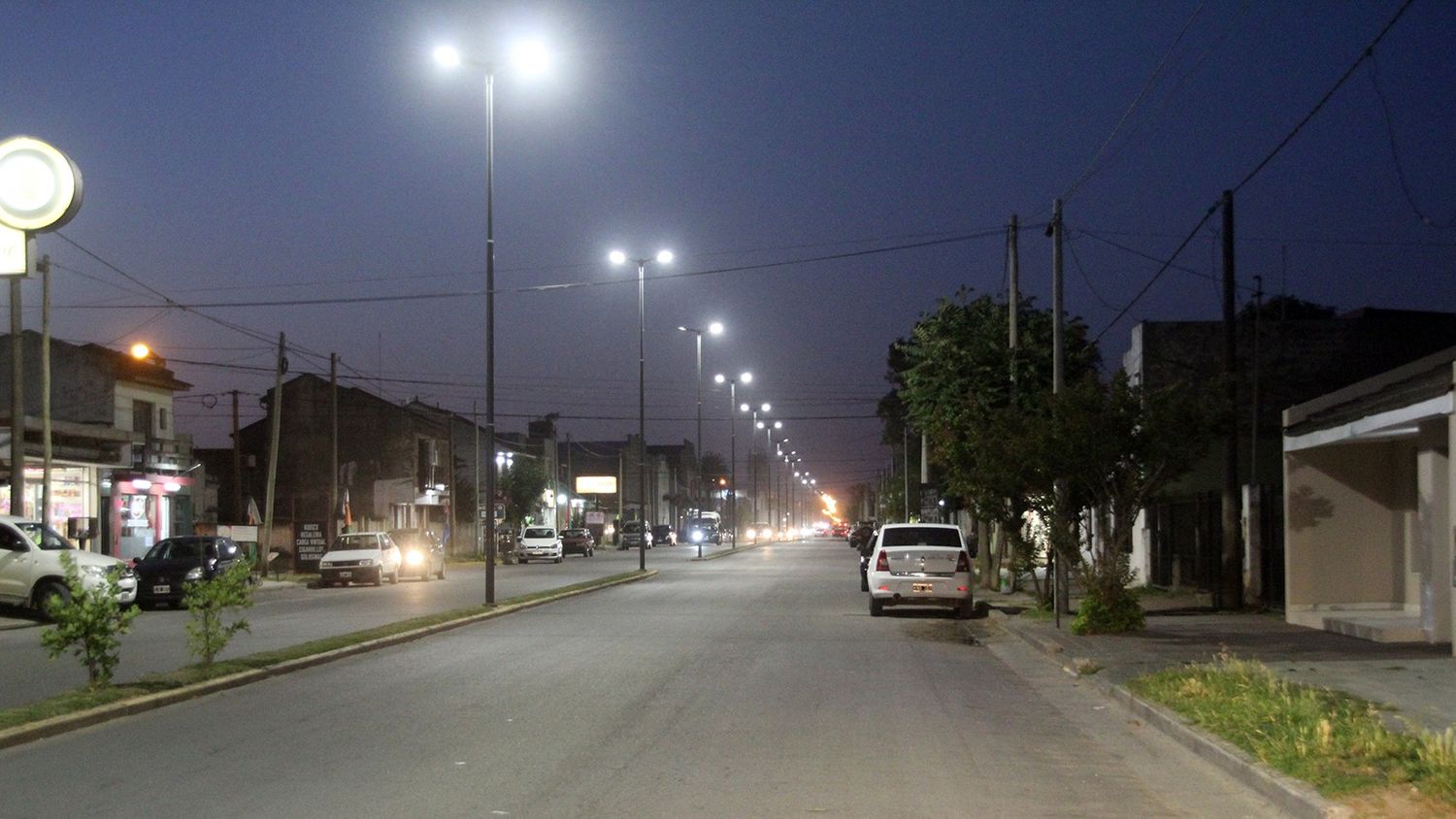 Recambio. De luminarias se hace en distintas avenidas y calles