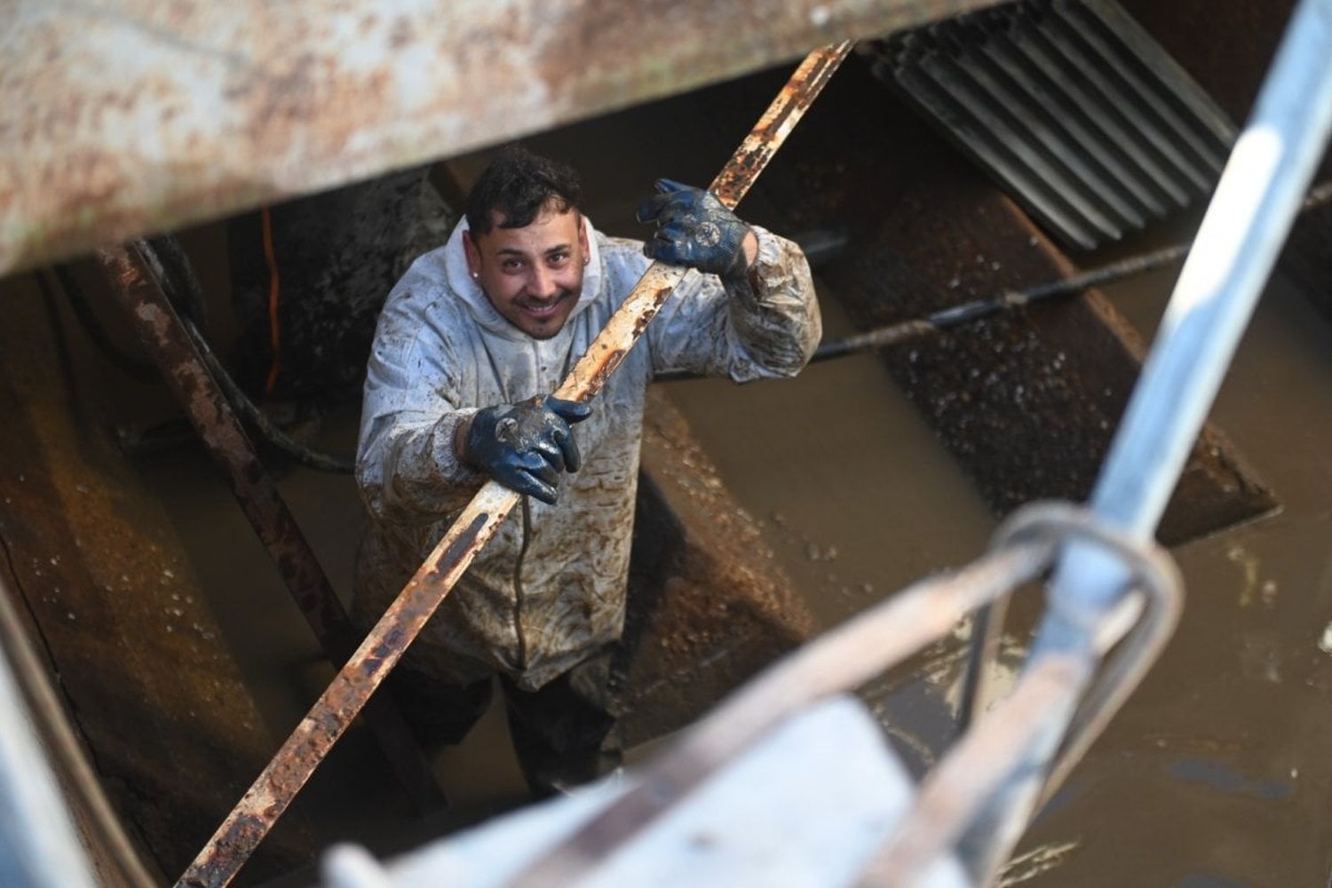 Extrajeron casi un metro de barro acumulado en los decantadores de la Planta Potabilizadora