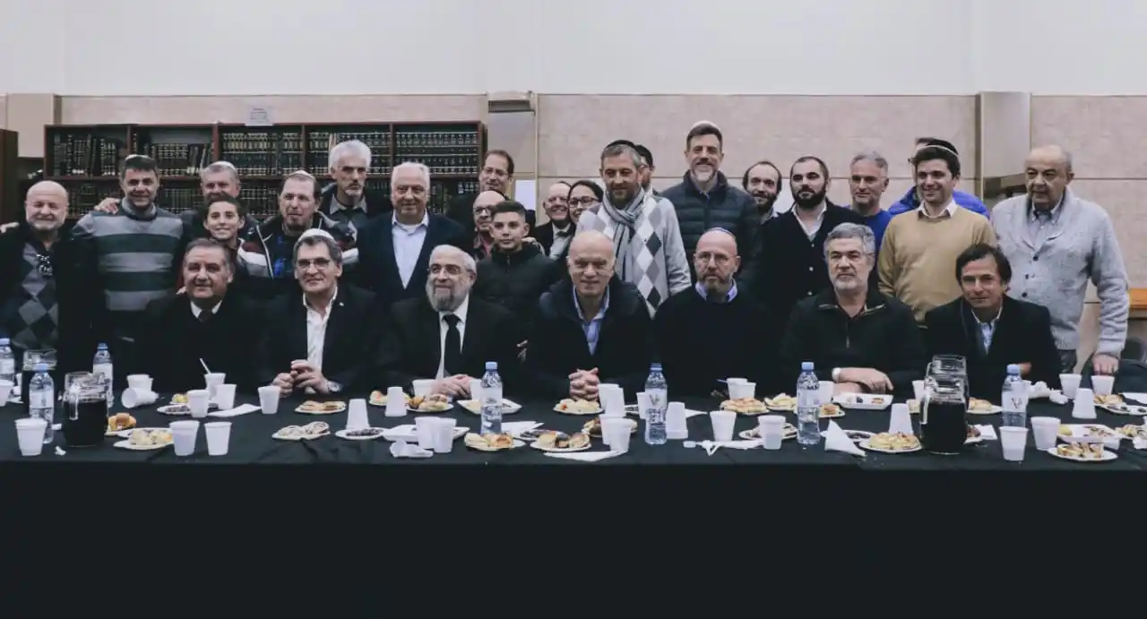 El intendente Grindetti visitó la institución Ahabat Ajim de Lanús Este 
