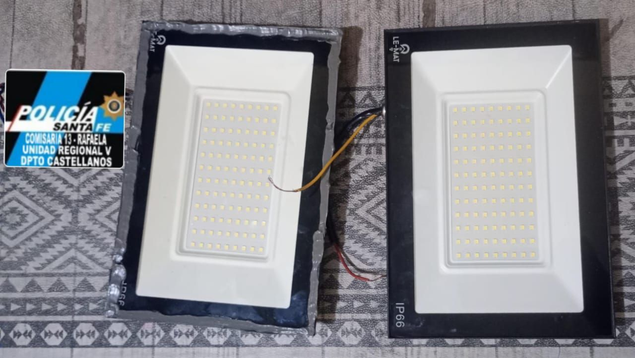 Intentó vender un par de reflectores que llevaba en una bolsa de consorcio y los vecinos lo denunciaron