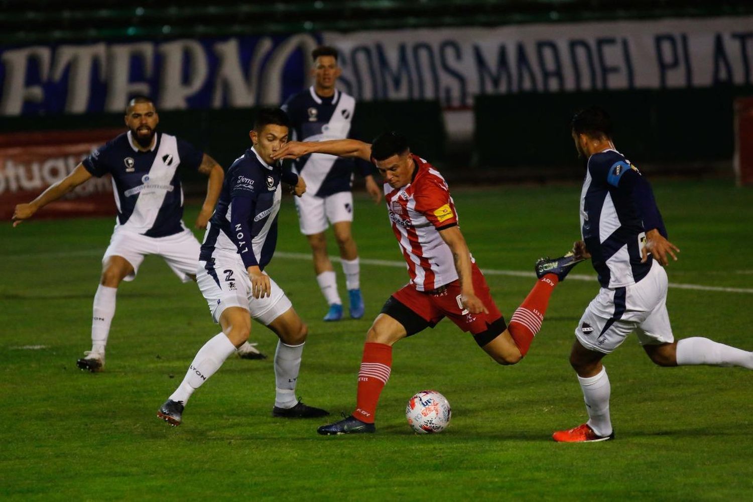 Alvarado se recuperó con una victoria ante el encumbrado San Martín de Tucumán