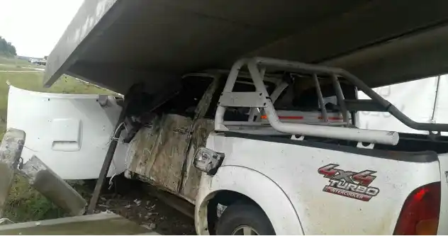 Murió en la 14 al chocar con una garita de colectivos
