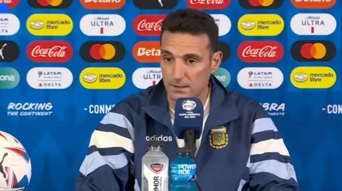 Lionel Scaloni habló sobre la posible postergación del partido, la vuelta de Messi y la sanción del "Dibu"