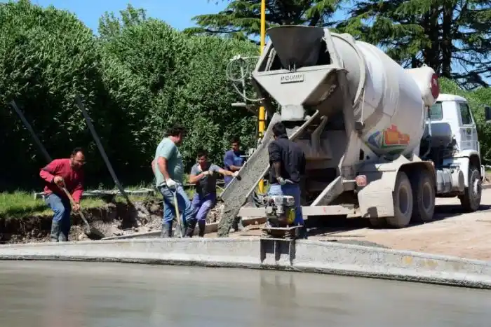 SAN CAYETANO: Comenzó la pavimentación en la calle Belgrano