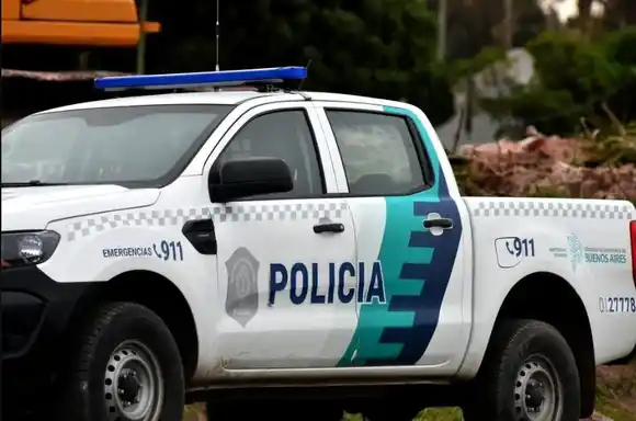 Encontraron un cadáver en los pastizales de la Autopista 5 e investigan un posible crimen en Luján