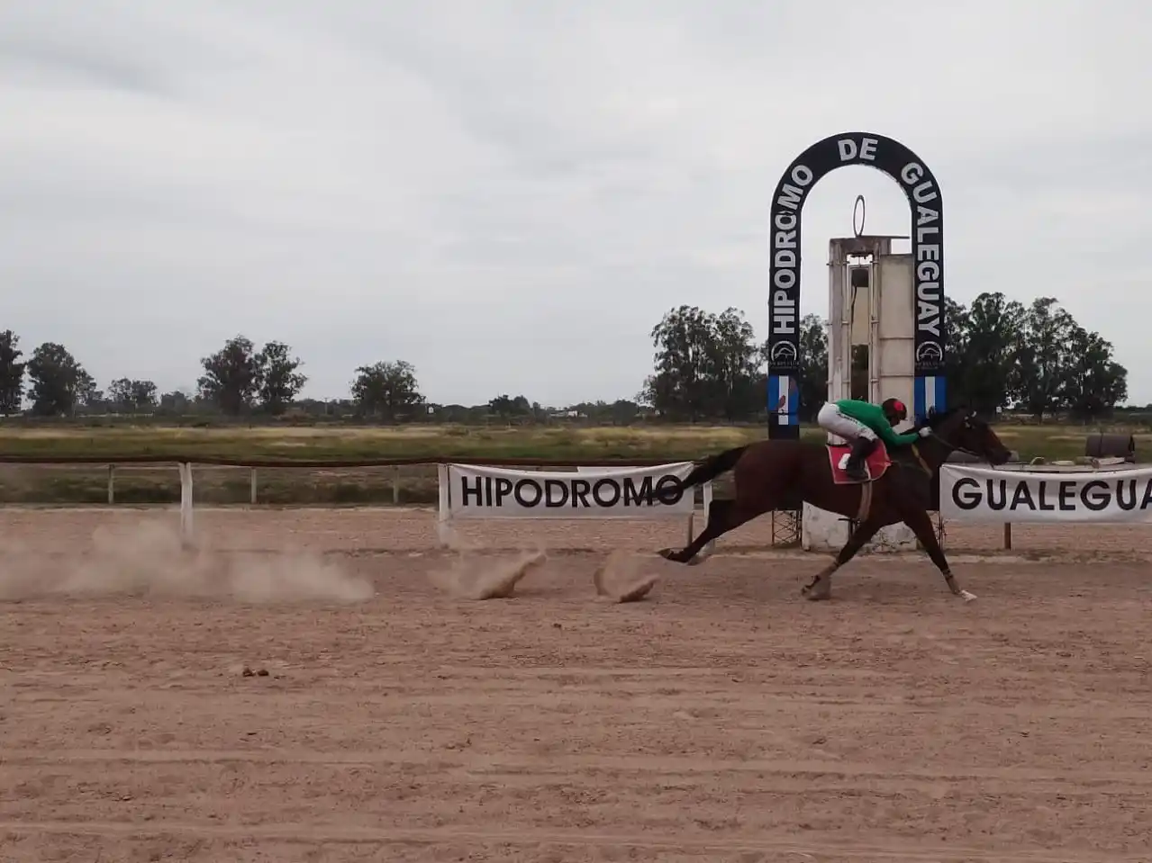 Turf: cierre de temporada con grandes definiciones y destacadas actuaciones