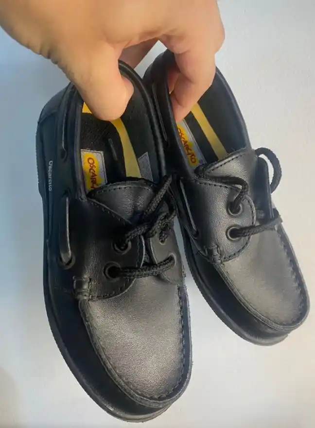 Una lección de solidaridad a través de unos zapatos encontrados