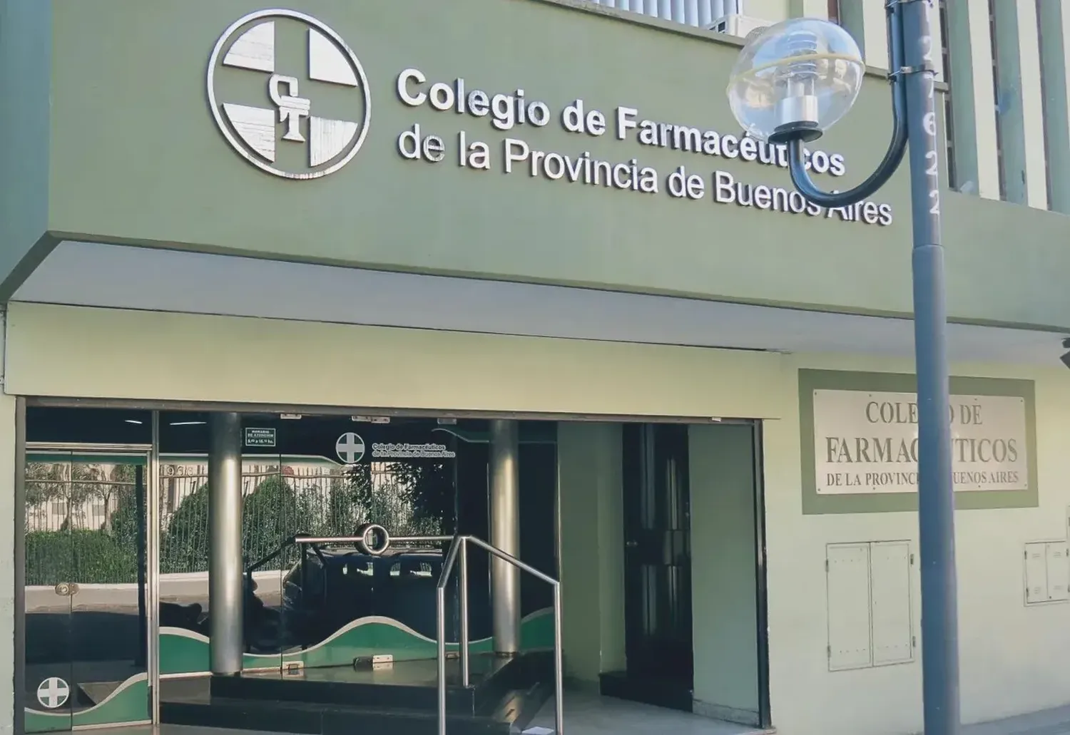 El Colegio de Farmacéuticos de la Provincia se manifestó en contra del decreto de Milei.