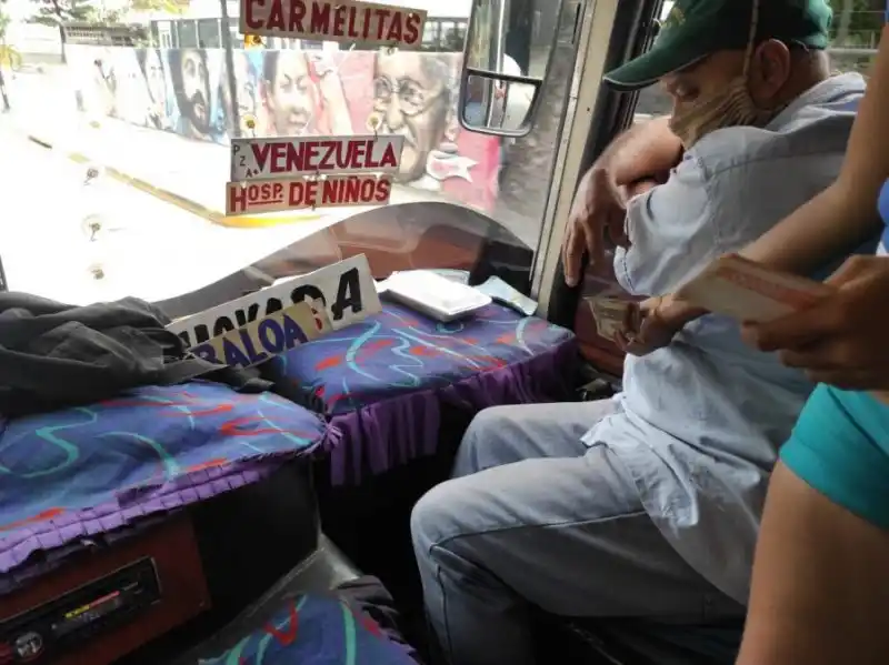 Mataron a un colector de autobús por cobrar “más caro” el pasaje