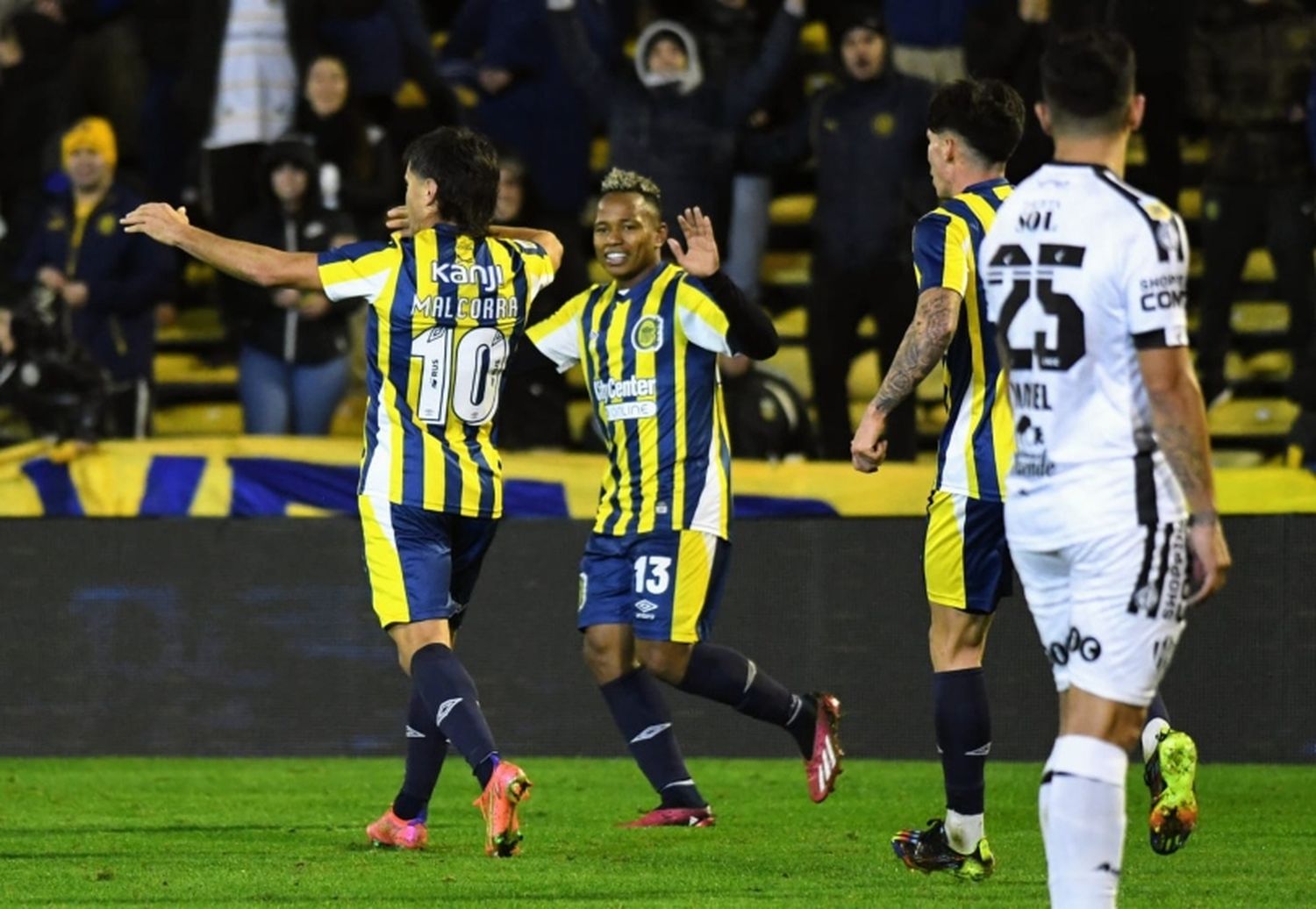 Se sacó la mufa: Oviedo y Malcorra le dieron el triunfo al Canalla frente a Central Córdoba