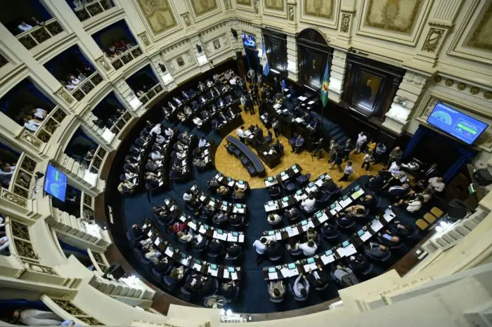 Vidal mira al massismo y al PJ para avanzar con su paquete de reformas