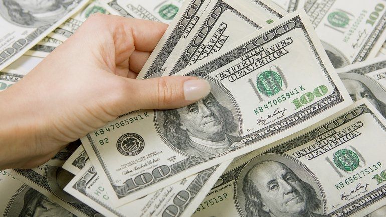 El Gobierno debería devaluar 25% para volver al tipo de cambio real de enero
