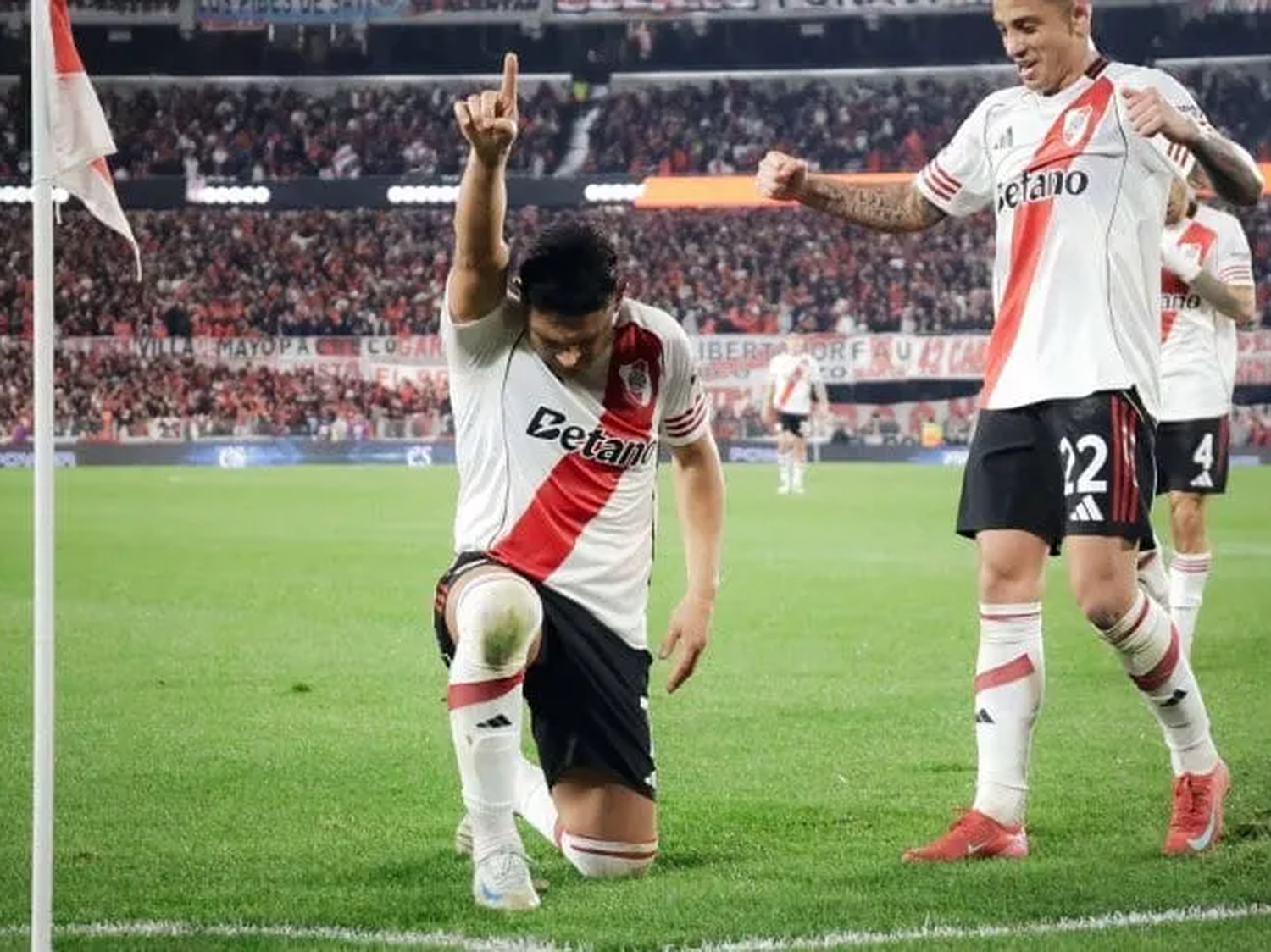 Maximiliano Salas debutó con gol en River y fue ovacionado en el Monumental