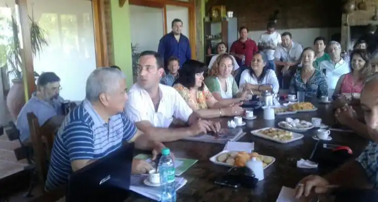 El Gobierno informó que la reunión de gabinete fue por “la situación económica, del hospital y el personal”