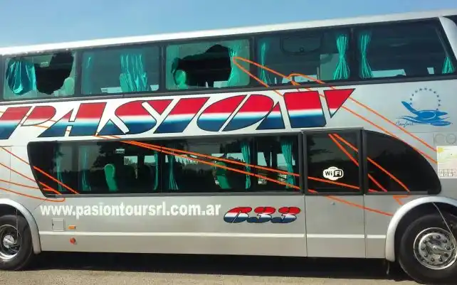 Dos detenidos por apedrear un micro en la autopista Rosario-Santa Fe