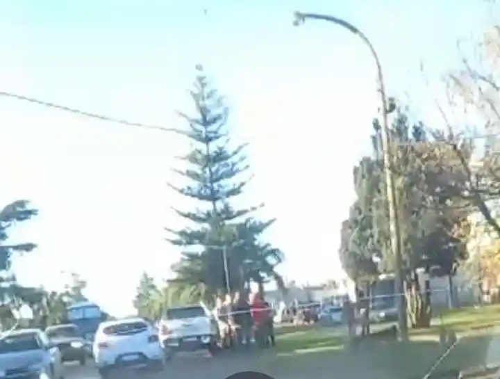Dos camionetas chocaron en inmediaciones del paso nivel