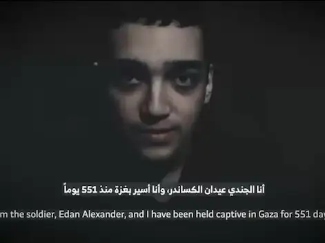 La familia de Edan Alexander permitió la difusión de una captura de pantalla del video publicado por los terroristas de Hamas