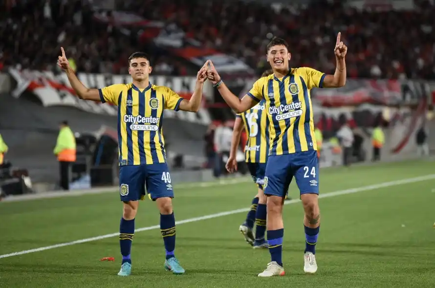 Con un doblete de Véliz, Rosario Central venció a River en la despedida de Marcelo Gallardo del Monumental