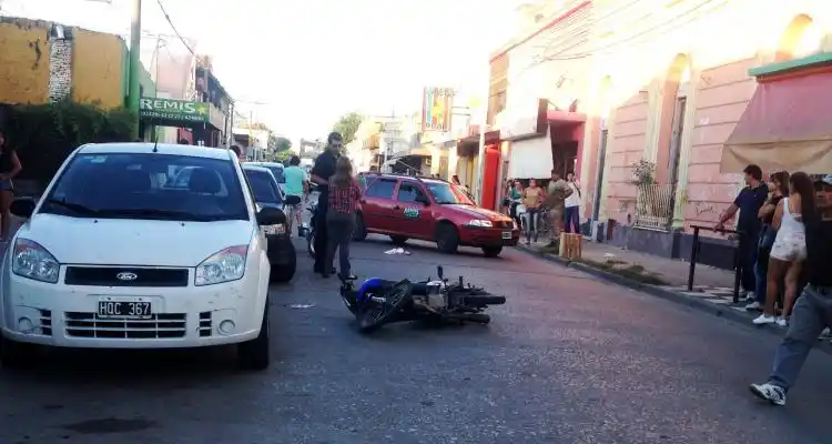 Sufrió “fractura de cráneo” la mujer víctima de un choque en calle Pellegrini