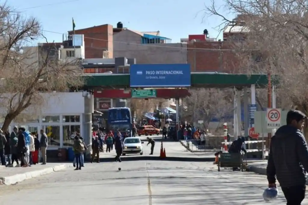Cierran el paso de transporte de cargas en La Quiaca-Villazón