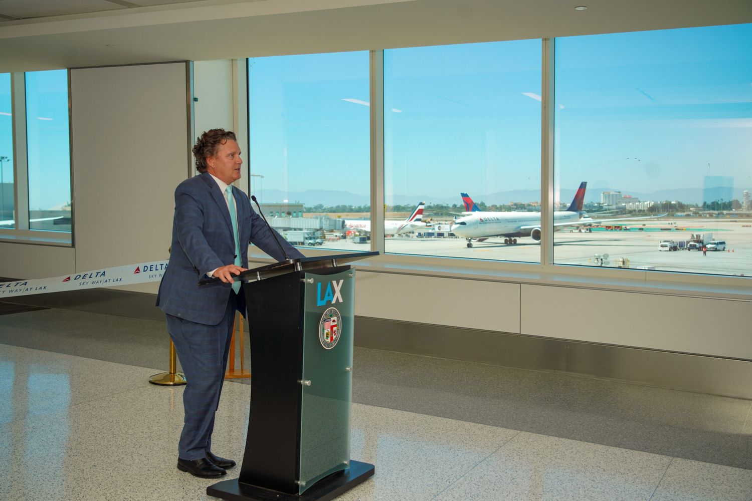 Delta Air Lines y Los Angeles World Airports finalizan el proyecto Delta Sky Way en LAX