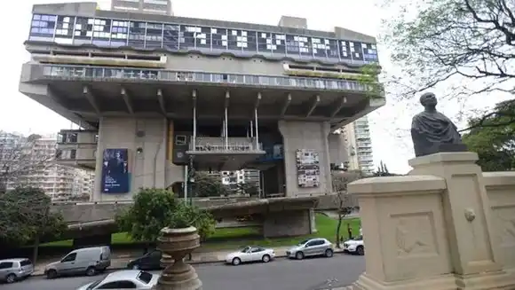 La Biblioteca Nacional reabre sus puertas al público  desde el próximo lunes