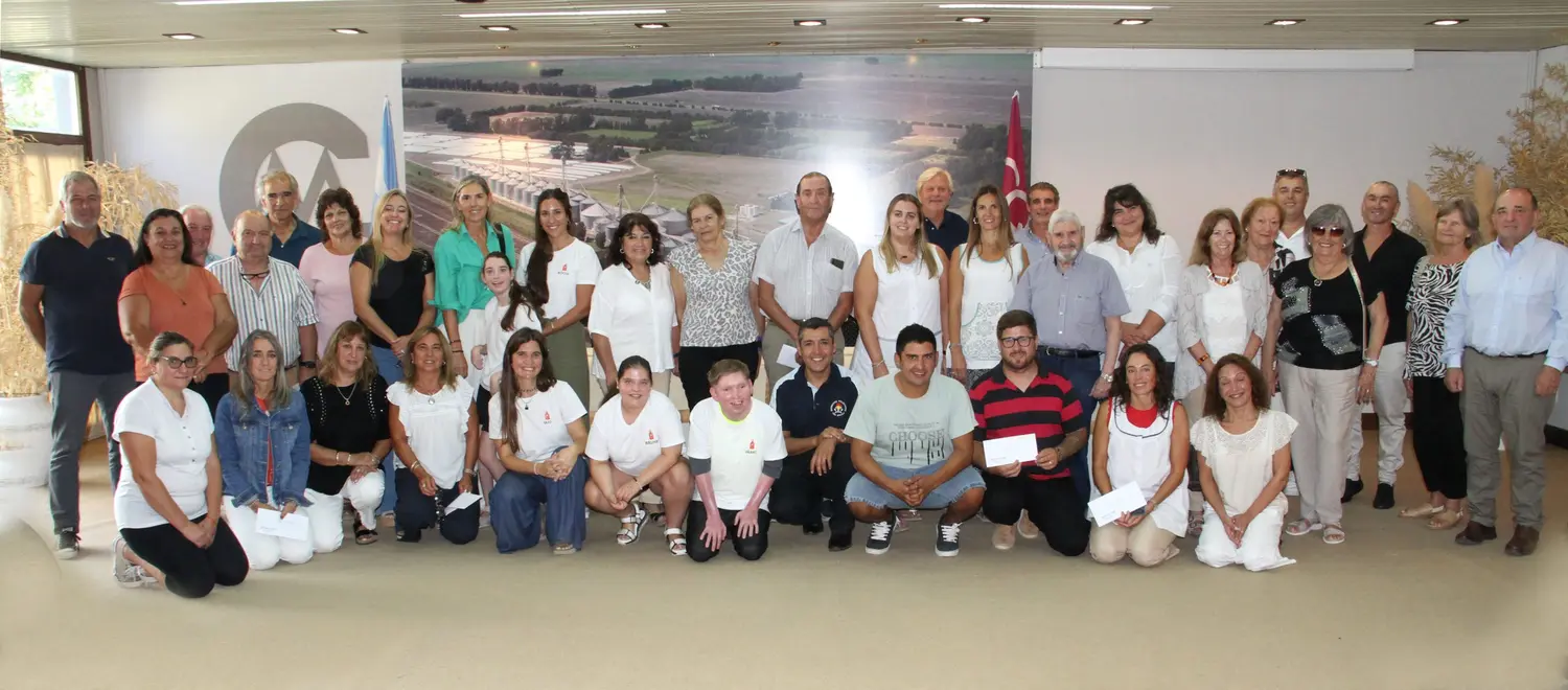 La Cooperativa de Cascallares festejó donando