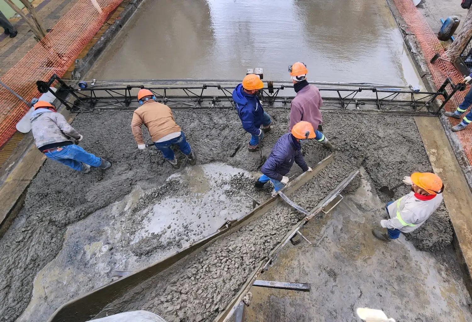 Comenzaron los trabajos de repavimentación en calle Alsina.