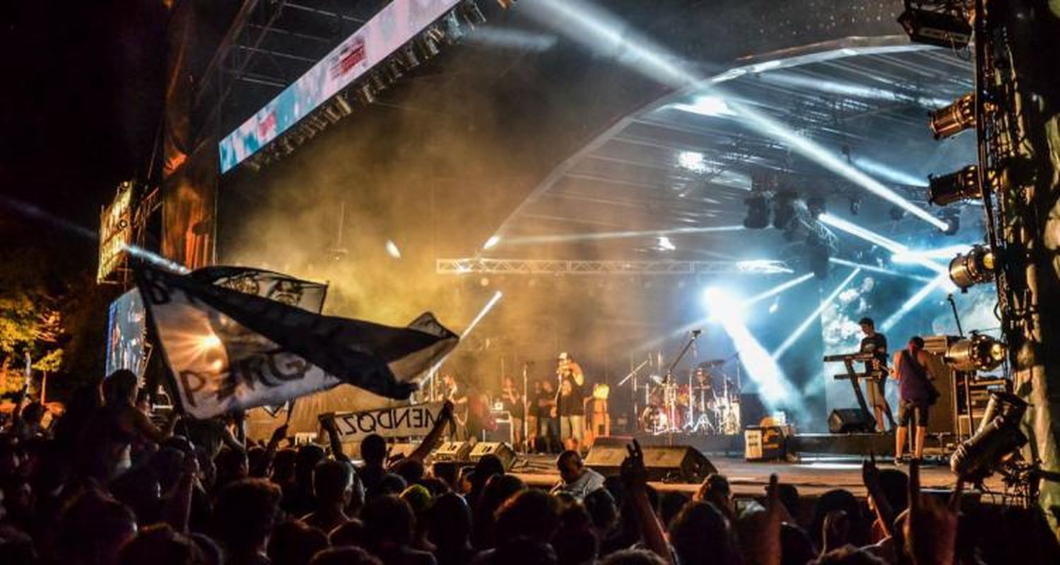 > Pese a la lluvia,  hubo rock en Baradero