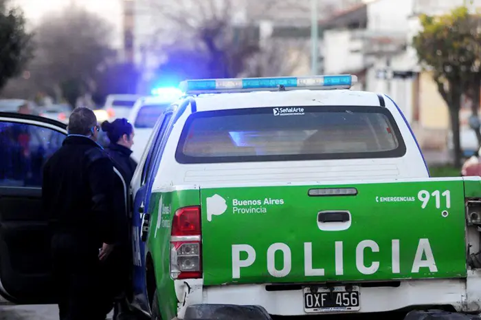 Delincuente en moto arrebató una cartera en pleno centro