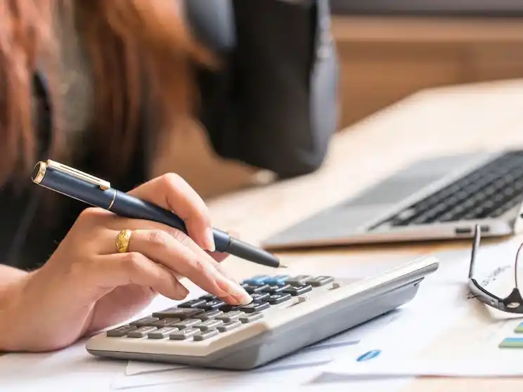 Cuál es el nuevo piso para los trabajadores que pagan Ganancias y cómo se modificaron las escalas del Monotributo