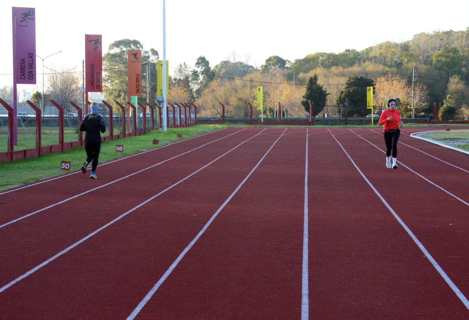 Pista de atletismo: Peralta repasó la marcha de las tareas pendientes