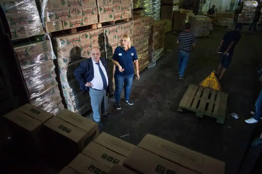 La Municipalidad entrega alimentos a instituciones para las Fiestas