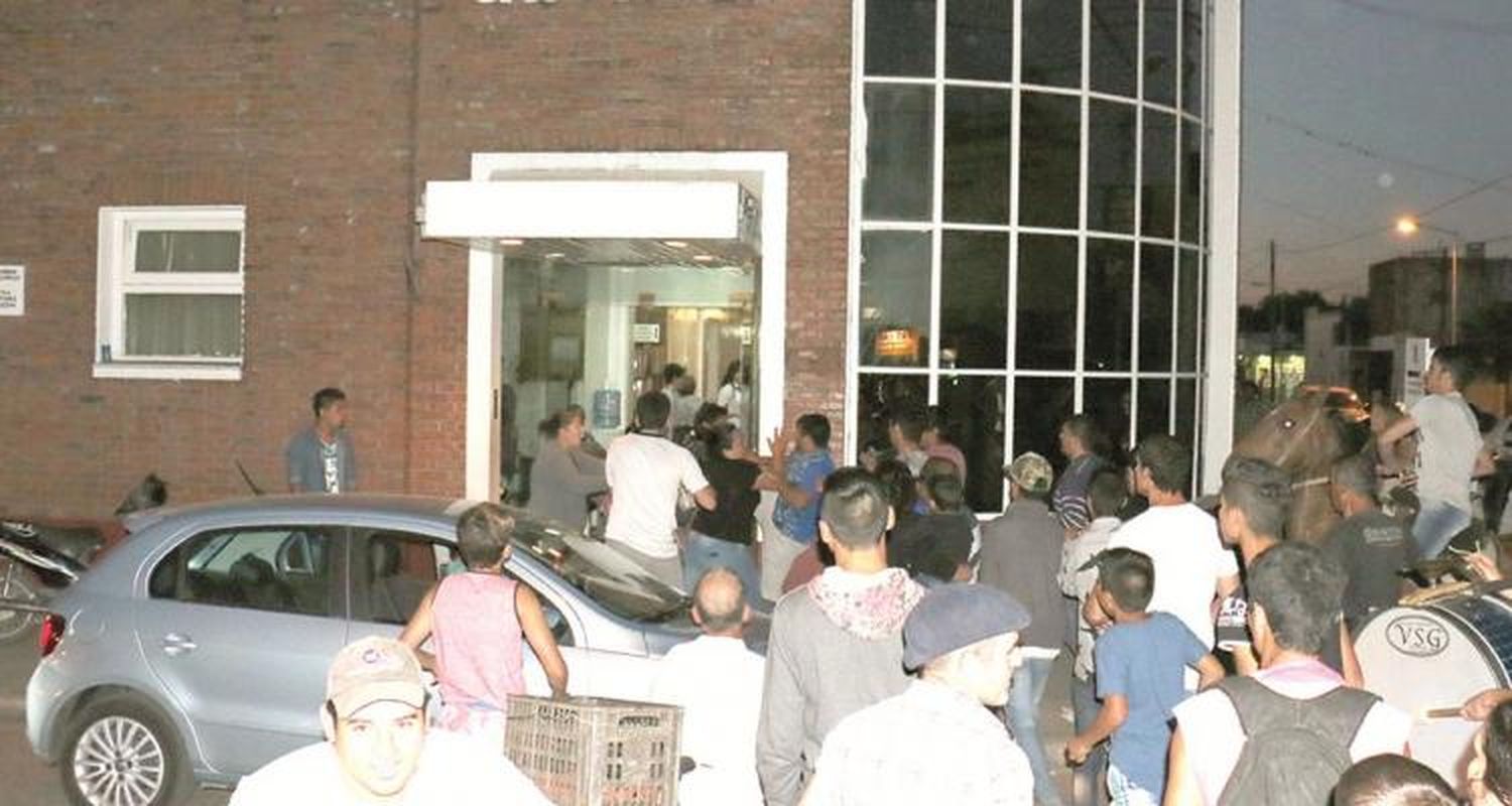 Incidentes en marcha para que liberen al acusado del crimen en Nápole