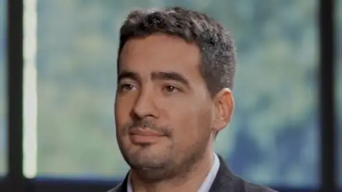 “Todos los éxitos en esta nueva etapa Adrián querido. Gran desafío por delante: serás la voz de quien está haciendo grande a la Argentina nuevamente”, expresó Adorni al comunicar oficialmente la decisión.