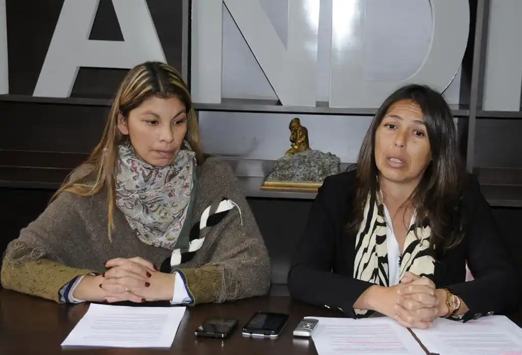 Tandil inaugurará los primeros tres bancos  rojos en memoria de víctimas de femicidios