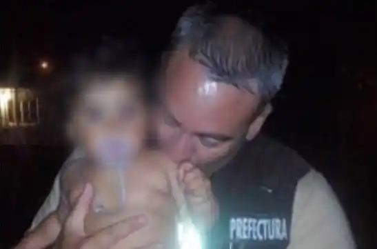 Héroe prefecto: Asistió a un bebé que se asfixiaba y le salvó la vida