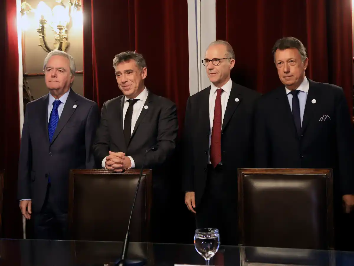 Convenio político periodístico para combatir las "fake news"