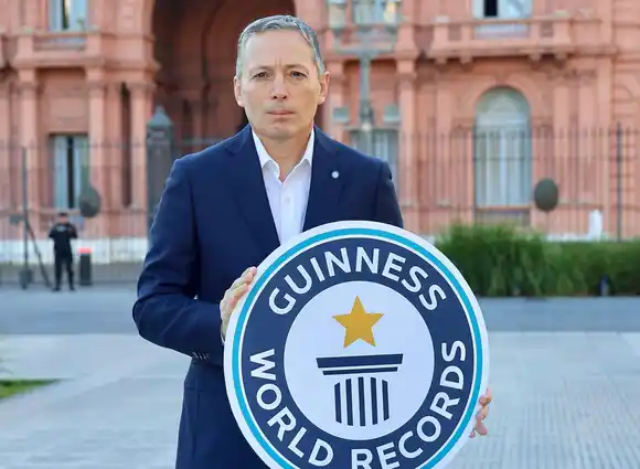 Gray propuso a Caputo para el Guinness: “El ministro que más endeudó a un país en la historia del FMI”