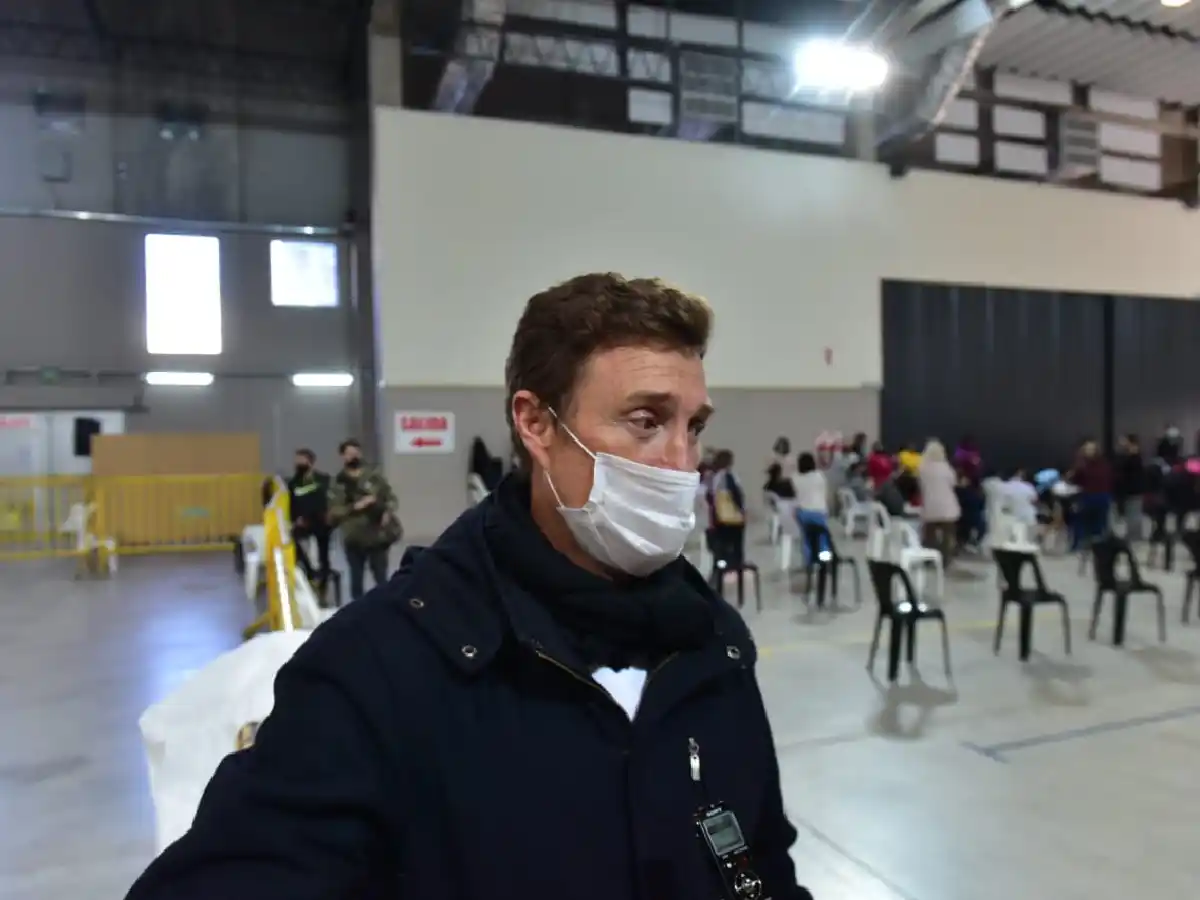 García Aresca convocó a la población joven a vacunarse