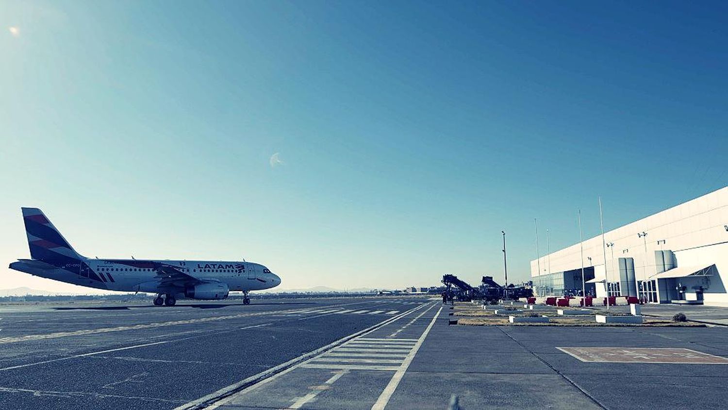 Perú: violentas manifestaciones vuelven a provocar el cierre del aeropuerto de Juliaca