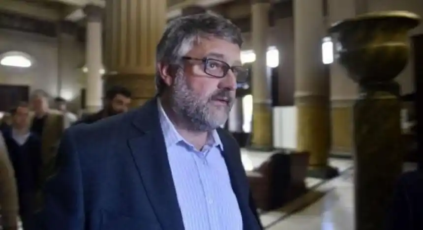 Villegas apuntó contra los gremios docentes