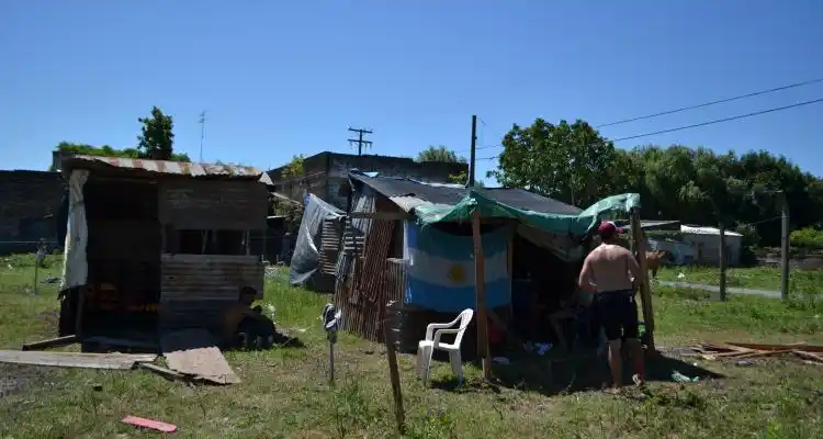 Tomaron un terreno  y quieren “pagarlo”, pero el gobierno sostiene que “mientras estén usurpando, no hay diálogo”