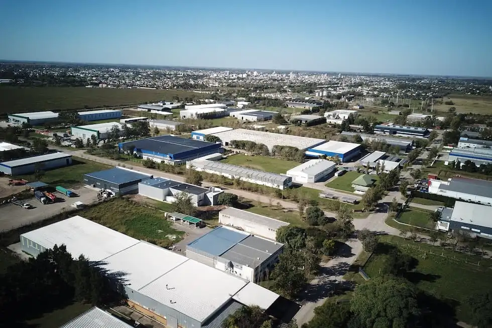 Con infraestructura consolidada, beneficios impositivos y una ubicación estratégica, el Parque Industrial continúa atrayendo inversiones.