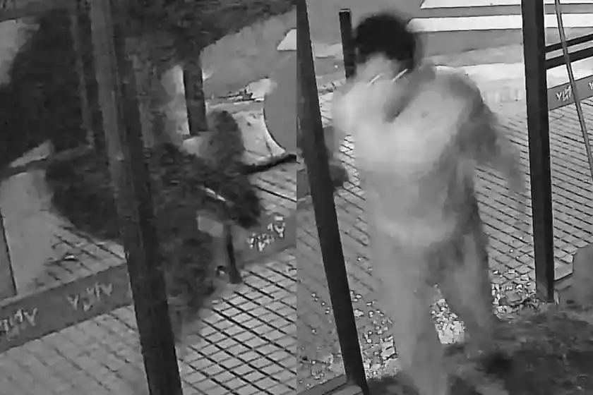 Video: así asaltaron un comercio en el centro de Rosario este domingo