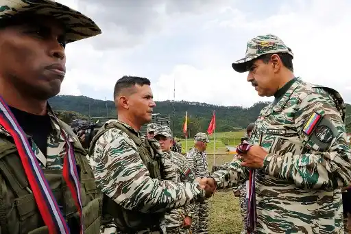 “A los que amenacen con guerra, LOS ESPERAN LOS FUSILES”: Maduro dice que han capturado a “MERCENARIOS Y SICARIOS” (Video)