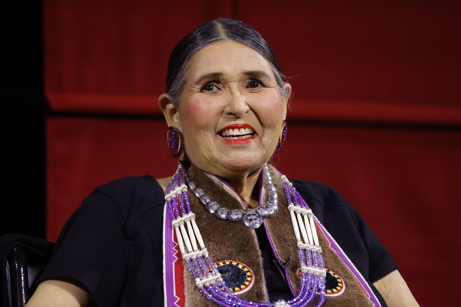 Murió Sacheen Littlefeather, la activista indígena que rechazó el Oscar de Marlon Brando por “El Padrino”